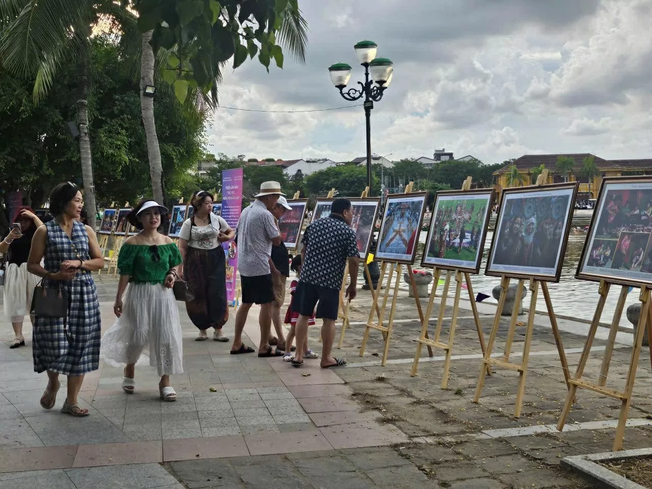 Thông điệp về tinh thần nhân văn, đoàn kết và hội nhập qua triển lãm ảnh Sắc tộc - Niềm tin và Di sản