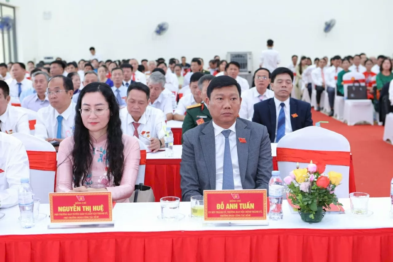 Đại biểu Thành phố Hà Nội và đại diện các Sở, Ban ngành.