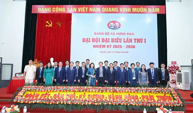 Ban Chấp hành Đảng bộ xã Hưng Đạo nhiệm kỳ 2025 - 2030 ra mắt Đại hội.