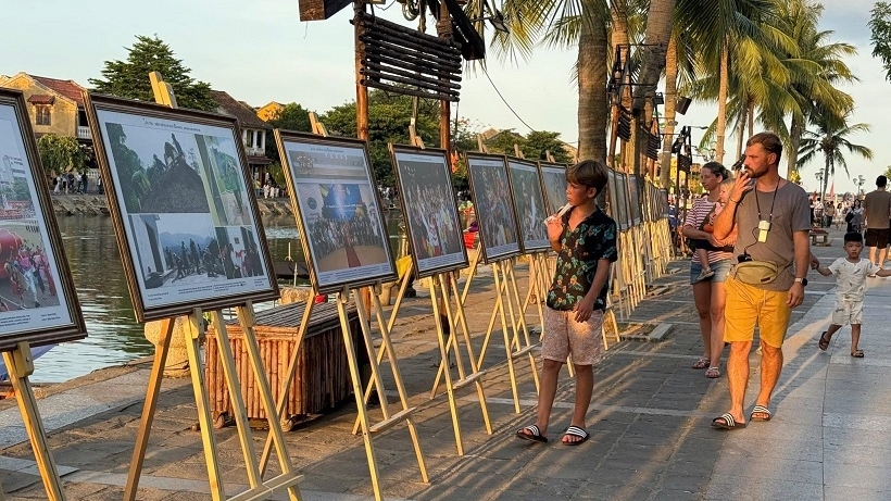 Thông điệp về tinh thần nhân văn, đoàn kết và hội nhập qua triển lãm ảnh 'Sắc tộc - Niềm tin và Di sản'