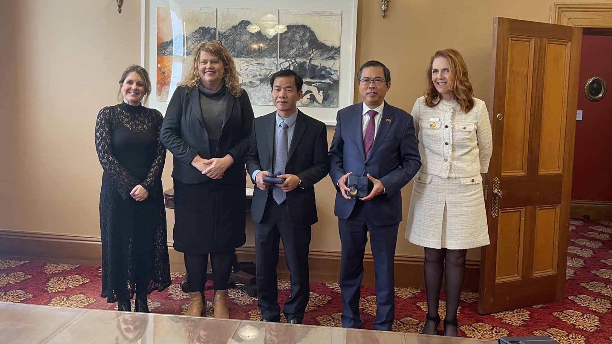 Đẩy mạnh giao lưu văn hoá, du lịch, thương mại giữa bang Tasmania, Australia với thành phố Huế