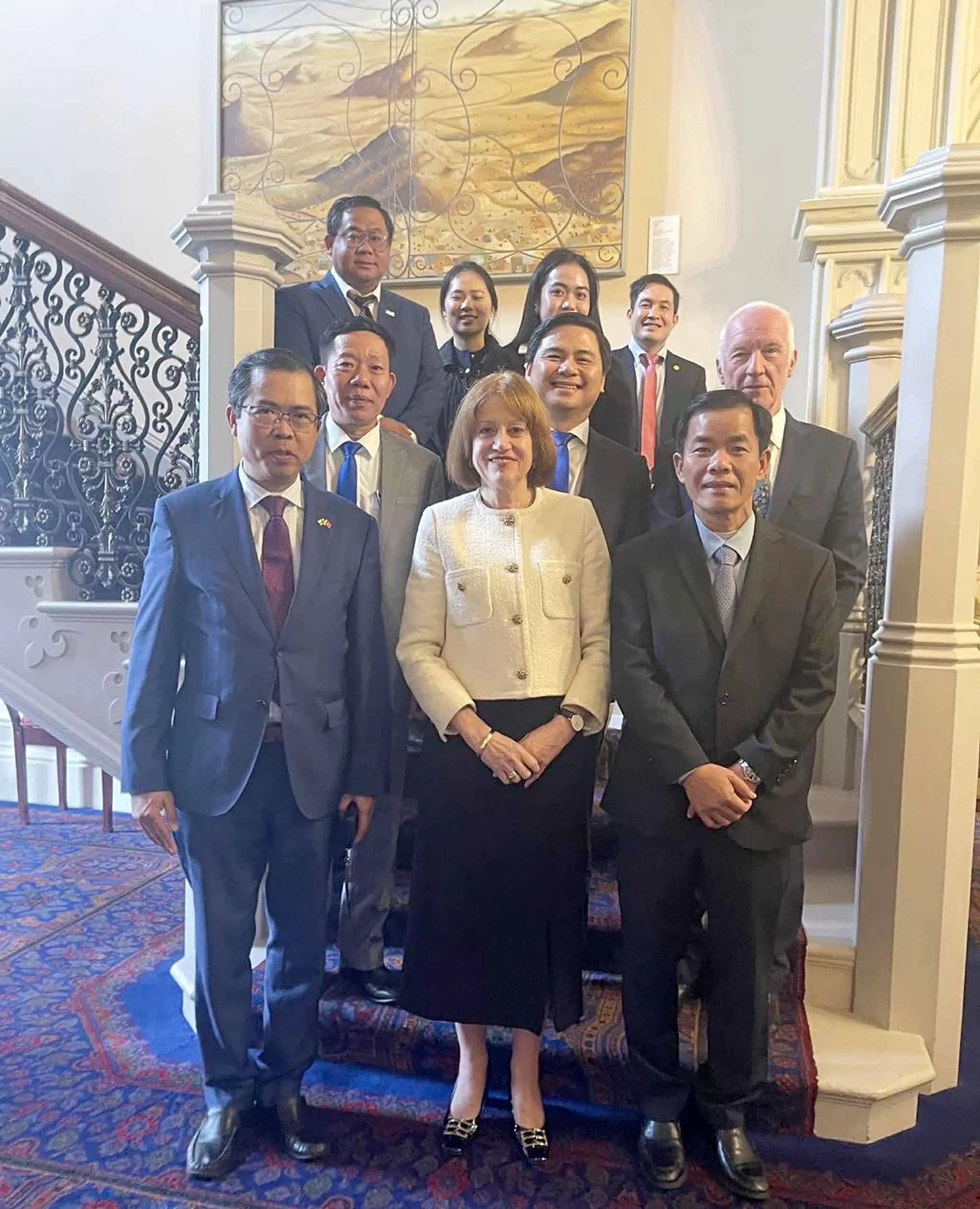 Đẩy mạnh giao lưu văn hoá, du lịch, thương mại giữa bang Tasmania, Australia với Thành phố Huế Đẩy mạnh giao lưu văn hoá, du lịch, thương mại giữa bang Tasmania, Australia với Thành phố Huế