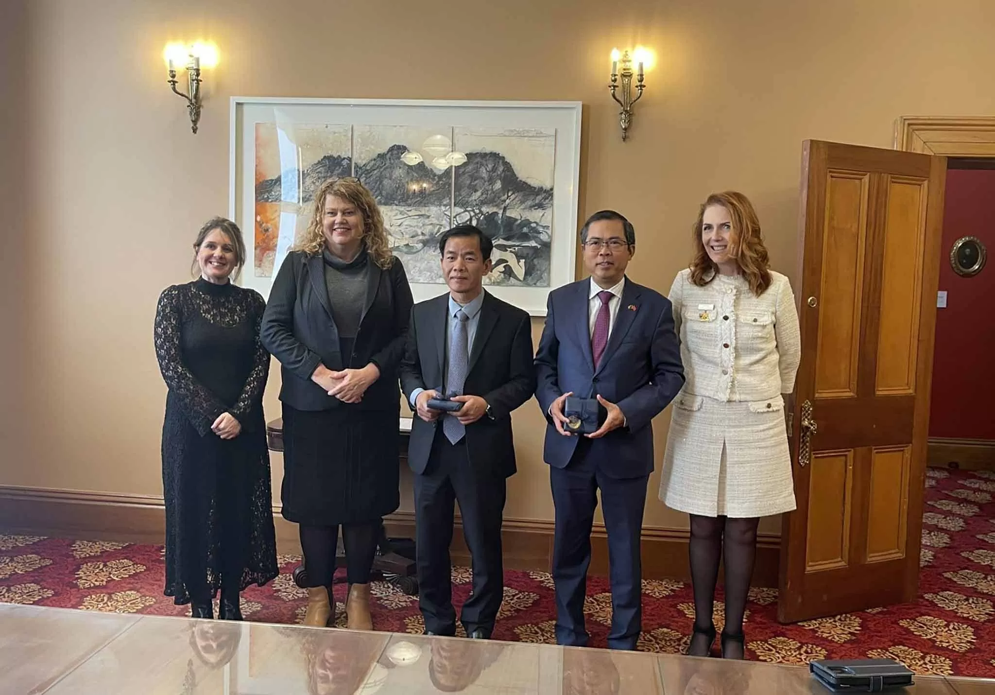 Đẩy mạnh giao lưu văn hoá, du lịch, thương mại giữa bang Tasmania, Australia với Thành phố Huế