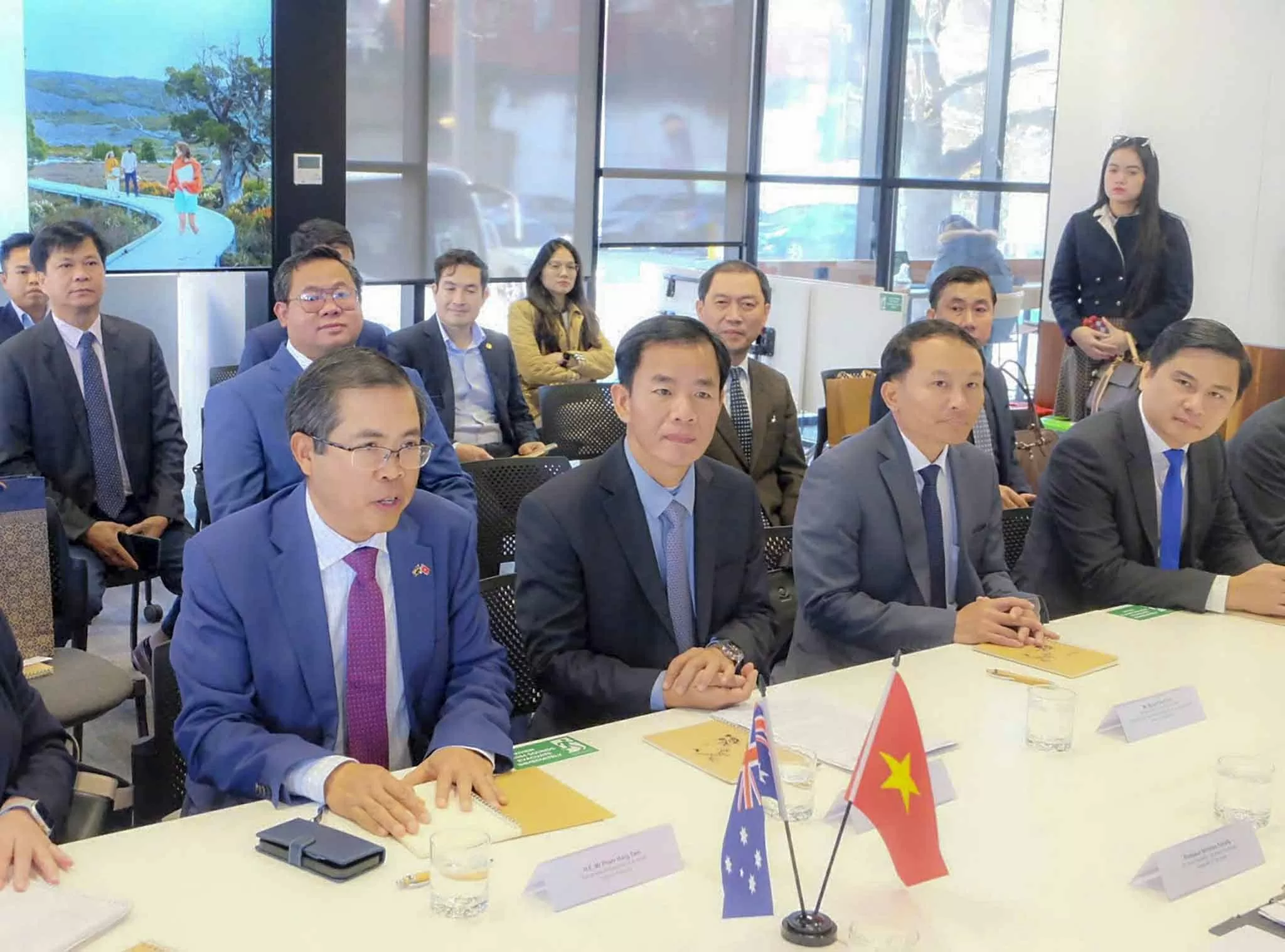 Đẩy mạnh giao lưu văn hoá, du lịch, thương mại giữa bang Tasmania, Australia với Thành phố Huế Đẩy mạnh giao lưu văn hoá, du lịch, thương mại giữa bang Tasmania, Australia với Thành phố Huế