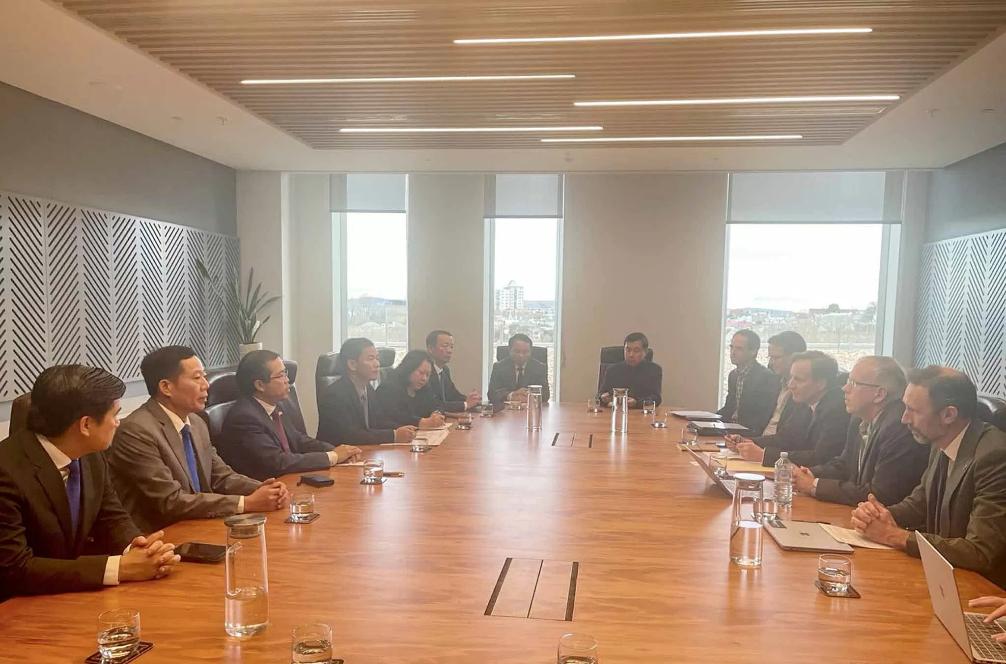 Đẩy mạnh giao lưu văn hoá, du lịch, thương mại giữa bang Tasmania, Australia với Thành phố Huế Đẩy mạnh giao lưu văn hoá, du lịch, thương mại giữa bang Tasmania, Australia với Thành phố Huế