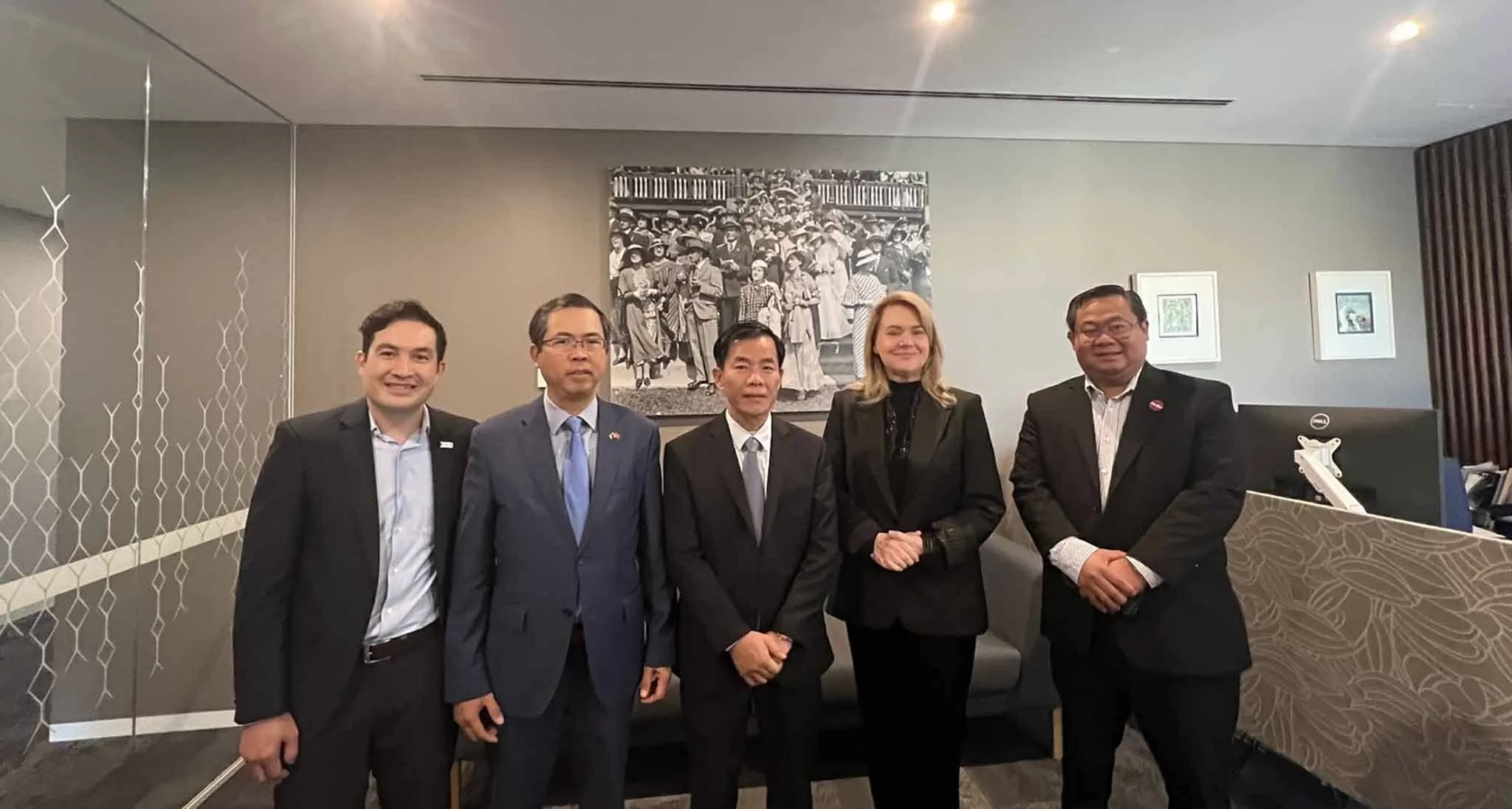 Đẩy mạnh giao lưu văn hoá, du lịch, thương mại giữa bang Tasmania, Australia với Thành phố Huế Đẩy mạnh giao lưu văn hoá, du lịch, thương mại giữa bang Tasmania, Australia với Thành phố Huế