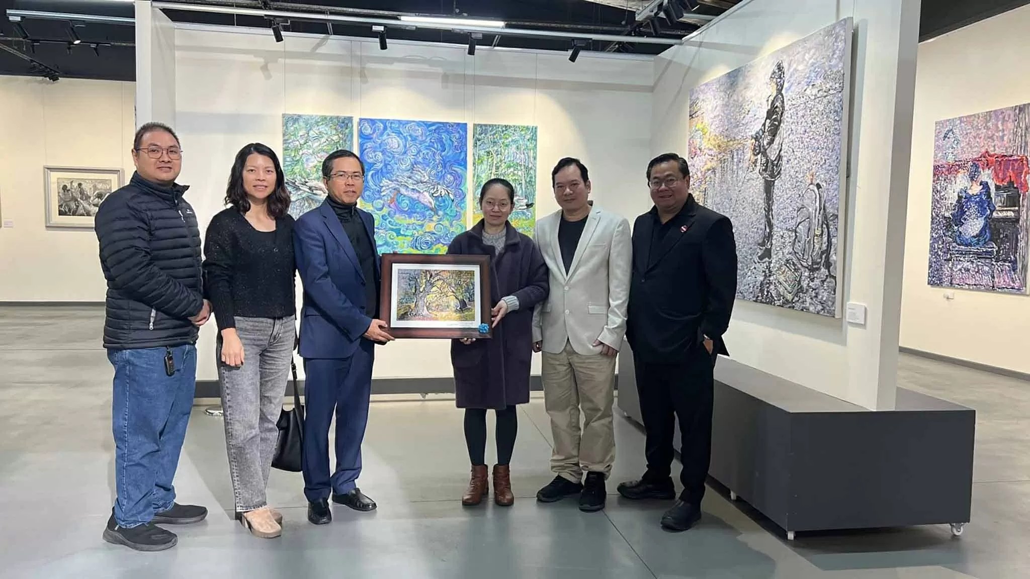 Đẩy mạnh giao lưu văn hoá, du lịch, thương mại giữa bang Tasmania, Australia với Thành phố Huế Đẩy mạnh giao lưu văn hoá, du lịch, thương mại giữa bang Tasmania, Australia với Thành phố Huế