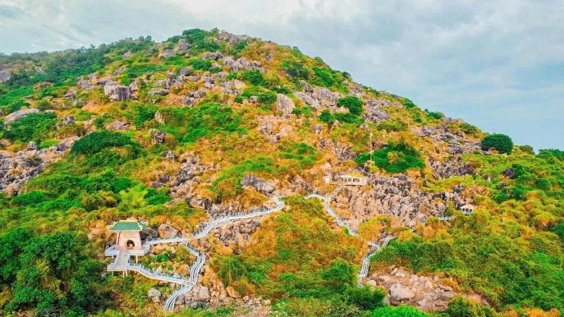 Những con đường huyền thoại trên mạn sườn dồi Tức Dụp