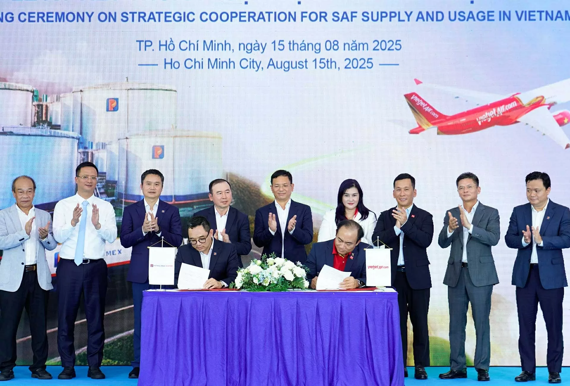 Vietjet hợp tác cùng Petrolimex sử dụng nhiên liệu SAF Vietjet hợp tác cùng Petrolimex sử dụng nhiên liệu SAF