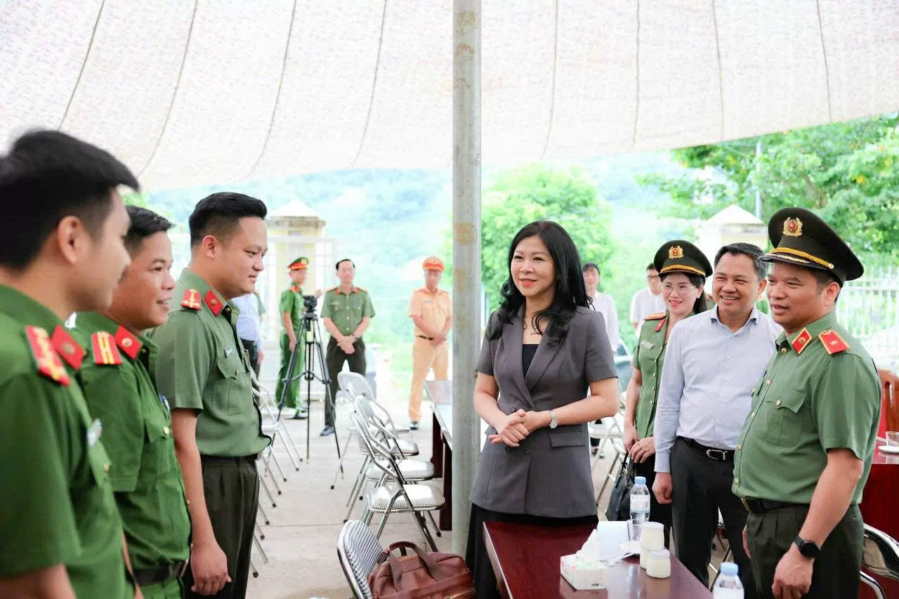 Phu nhân Ngô Phương Ly thăm hỏi, tri ân các gia đình liệt sĩ, thương binh: Những khoảnh khắc thấm đẫm nghĩa tình và lòng biết ơn