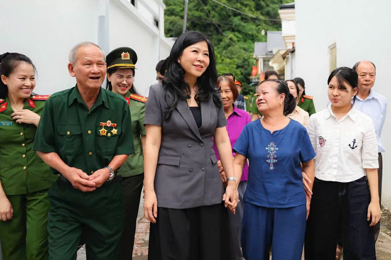 Phu nhân Ngô Phương Ly thăm hỏi, tri ân các gia đình liệt sĩ, thương binh: Những khoảnh khắc thấm đẫm nghĩa tình và lòng biết ơn