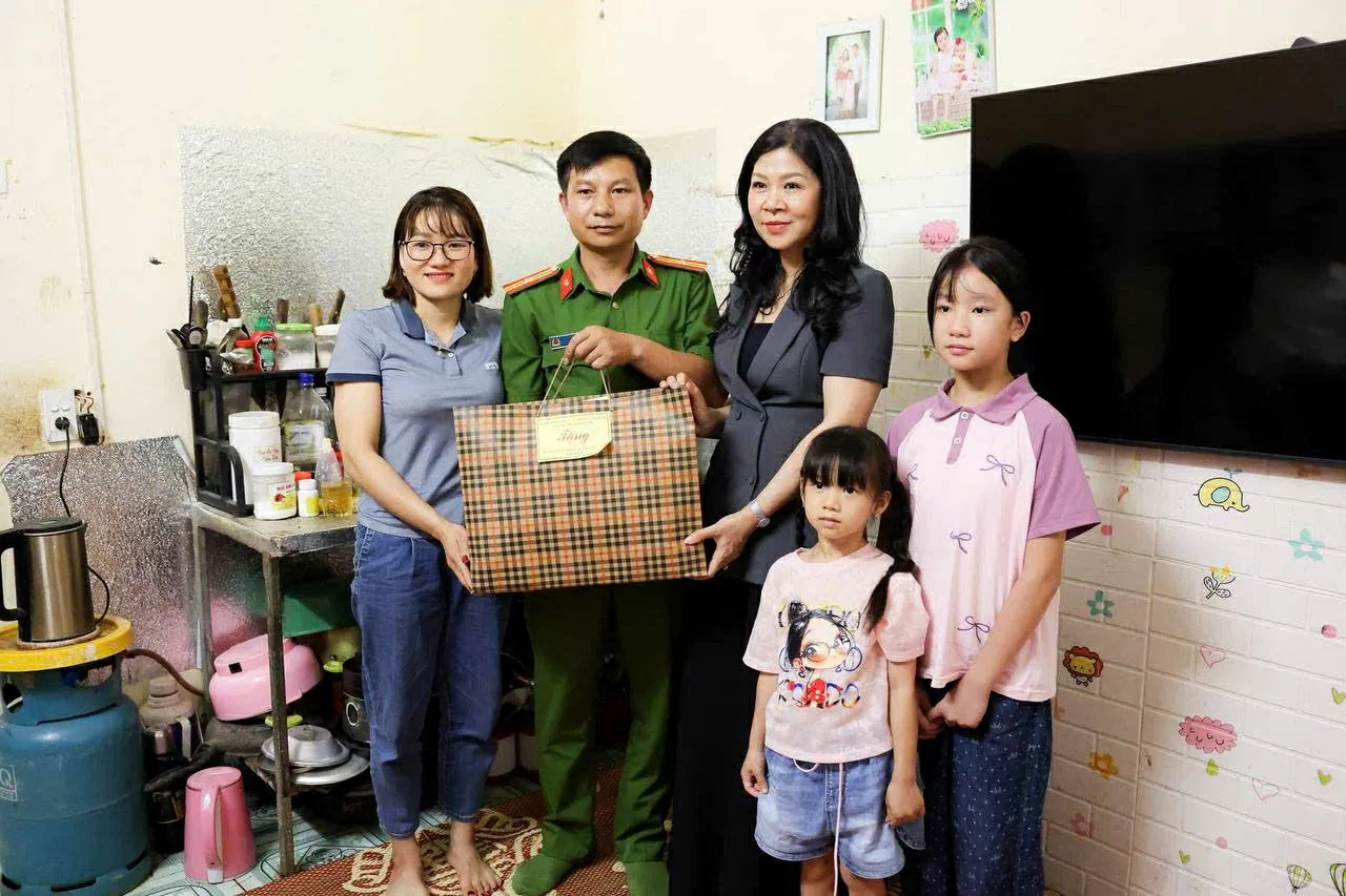 Phu nhân Ngô Phương Ly thăm hỏi, tri ân các gia đình liệt sĩ, thương binh: Những khoảnh khắc thấm đẫm nghĩa tình và lòng biết ơn