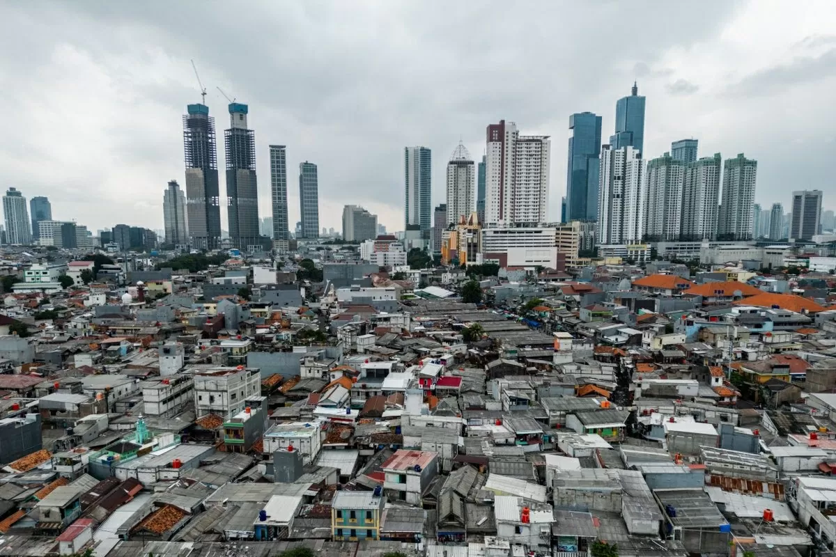 Để đạt mục tiêu tăng trưởng 5,4%, Indonesia sẽ cần đẩy mạnh giải ngân đầu tư công, thúc đẩy chuyển đổi năng lượng, mở rộng thị trường xuất khẩu, đồng thời cải thiện môi trường đầu tư để thu hút vốn tư nhân. (Nguồn: Newsweek) Để đạt mục tiêu tăng trưởng 5,4%, Indonesia sẽ cần đẩy mạnh giải ngân đầu tư công, thúc đẩy chuyển đổi năng lượng, mở rộng thị trường xuất khẩu, đồng thời cải thiện môi trường đầu tư để thu hút vốn tư nhân. (Nguồn: Newsweek)