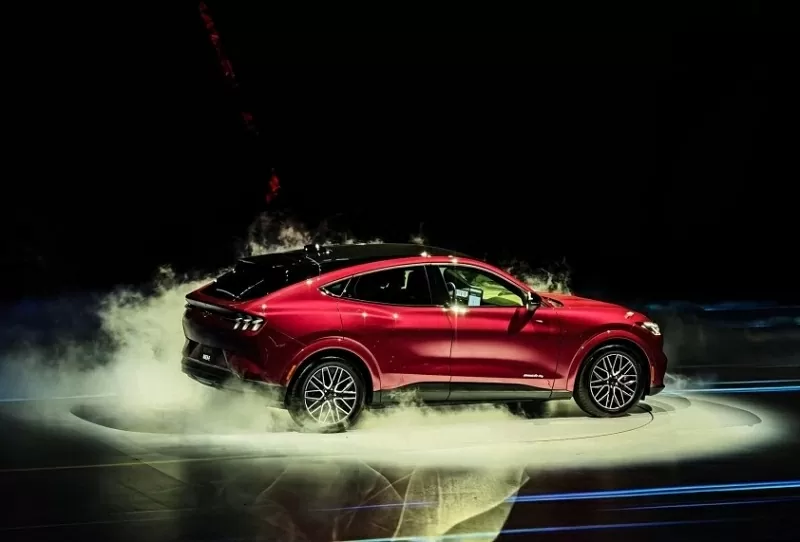 Ford Mustang Mach-E được trang bị gói công nghệ an toàn và hỗ trợ lái tiên tiến ADAS.