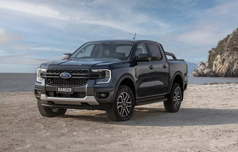 Top 10 xe ô tô động cơ đốt trong bán chạy nhất tháng 7/2025: Ford Ranger bức tốc mạnh mẽ.