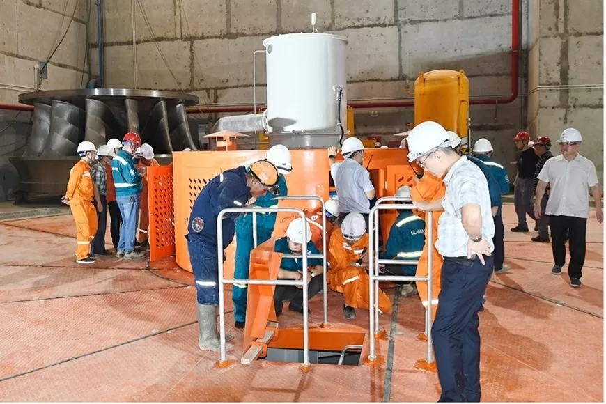 Hai tổ máy số 1 và 2 dự án nhà máy thuỷ điện Hoà Bình mở rộng tích cực hoàn thành lắp đặt vì an ninh năng lượng quốc gia