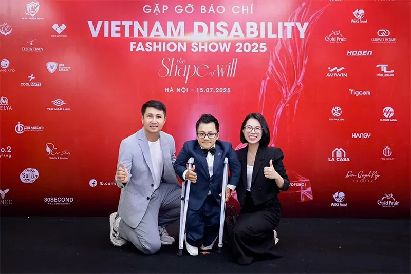 CEO Đỗ Thị Ngân (Ngoài cùng bên phải) – Giám đốc Aviwin CEO Đỗ Thị Ngân (Ngoài cùng bên phải) – Giám đốc Aviwin