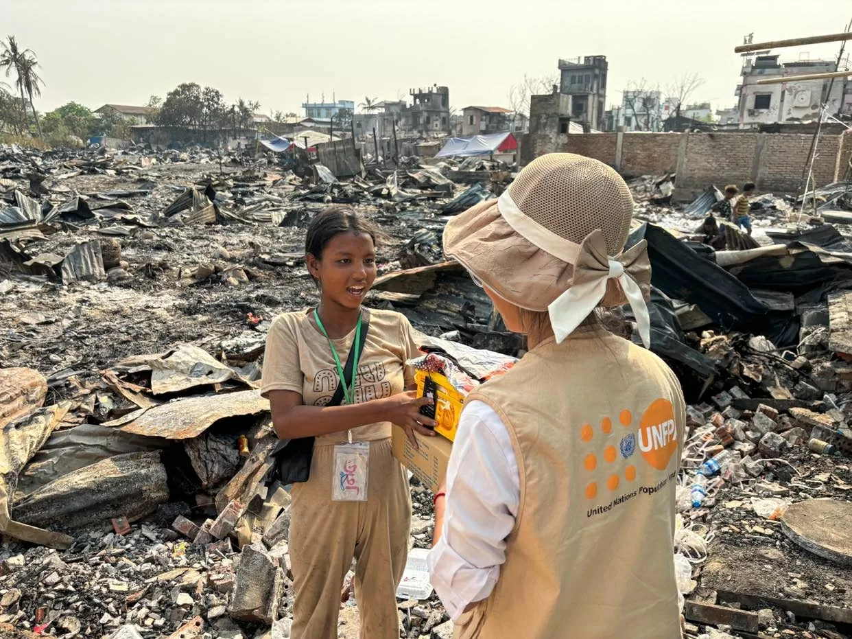 Tuyến đầu trong khủng hoảng: Vì sao nhân viên y tế cần được bảo vệ và hỗ trợ tài chính khẩn cấp Tuyến đầu trong khủng hoảng: Vì sao nhân viên y tế cần được bảo vệ và hỗ trợ tài chính khẩn cấp
