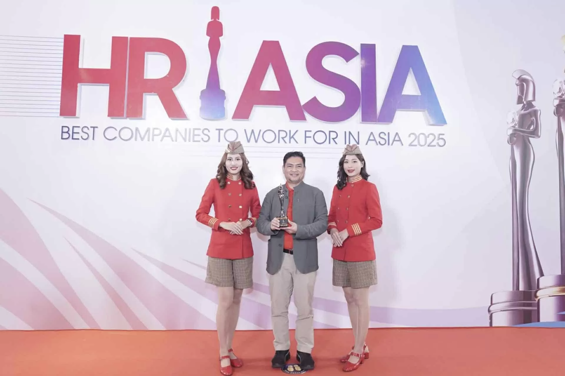 HR Asia Awards 2025 vinh danh Vietjet là 'Nơi làm việc tốt nhất châu Á' lần thứ 5 liên tiếp HR Asia Awards 2025 vinh danh Vietjet là 'Nơi làm việc tốt nhất châu Á' lần thứ 5 liên tiếp