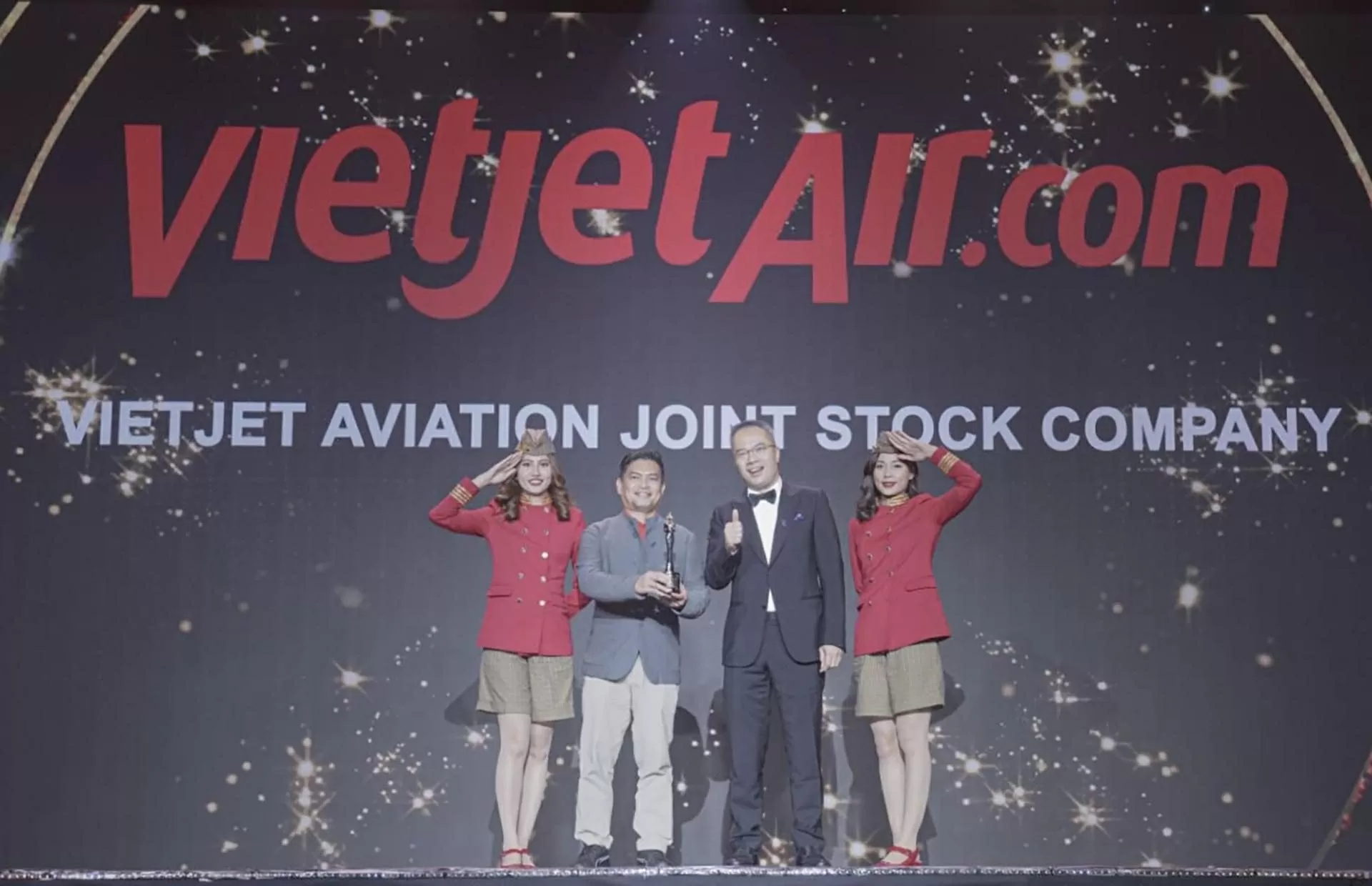 HR Asia Awards 2025 vinh danh Vietjet là 'Nơi làm việc tốt nhất châu Á' lần thứ 5 liên tiếp HR Asia Awards 2025 vinh danh Vietjet là 'Nơi làm việc tốt nhất châu Á' lần thứ 5 liên tiếp