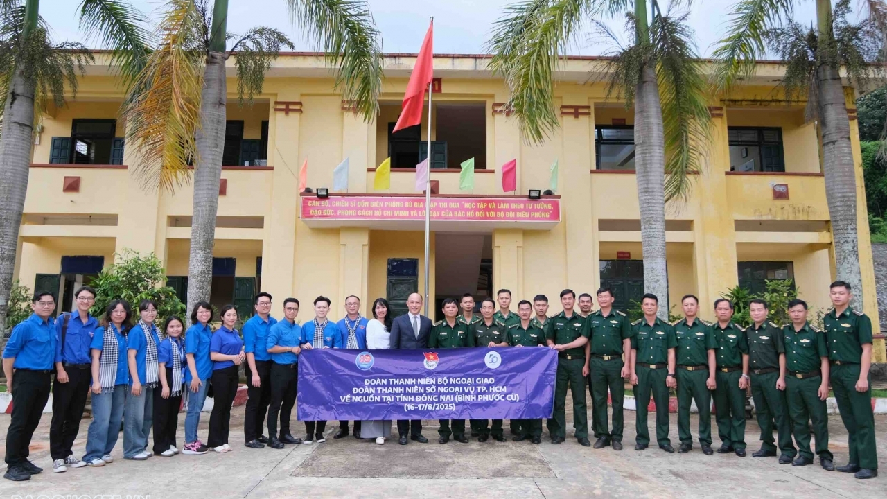 Đoàn công tác Bộ Ngoại giao thăm cán bộ, chiến sĩ đồn biên phòng Bù Gia Mập, Đồng Nai