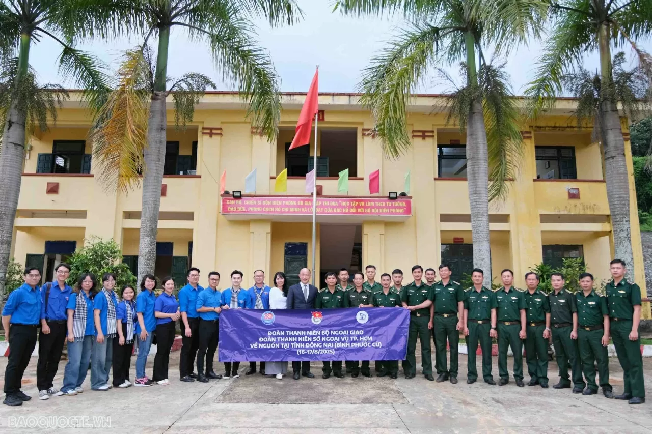 Đoàn công tác thanh niên Bộ Ngoại giao thăm, động viên cán bộ, chiến sĩ Đồn Biên phòng Bù Gia Mập, Đồng Nai Đoàn công tác thanh niên Bộ Ngoại giao thăm, động viên cán bộ, chiến sĩ Đồn Biên phòng Bù Gia Mập, Đồng Nai