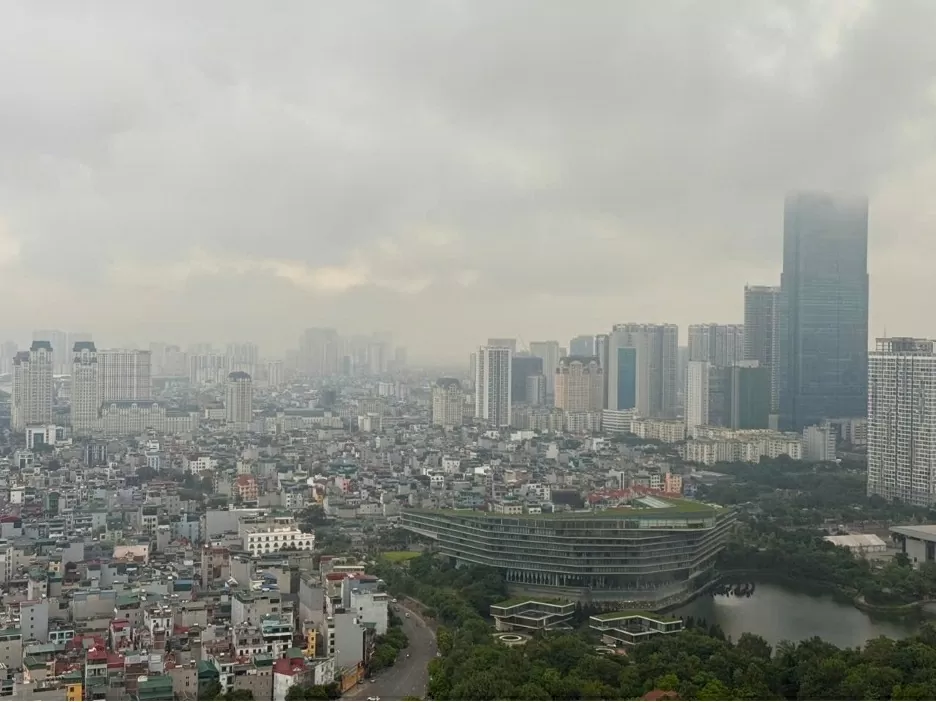 Thời tiết ngày 17/8: Hà Nội mưa to; ảnh hưởng của áp thấp nhiệt đới gây gió mạnh, mưa lớn, cảnh báo lũ quét ở khu vực Bắc Bộ, Bắc Trung Bộ