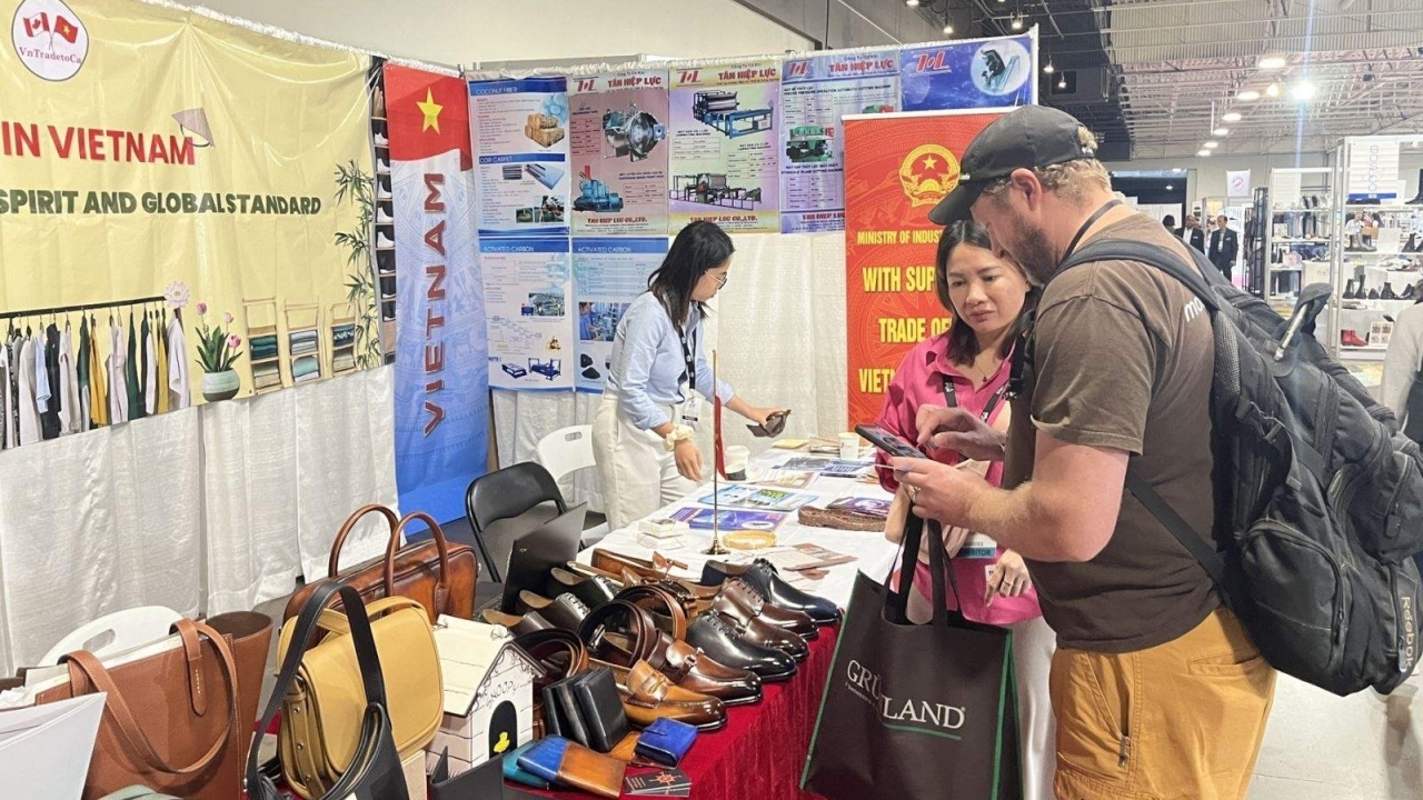 Doanh nghiệp da giày Việt Nam tìm kiếm cơ hội tại thị trường Canada và Bắc Mỹ