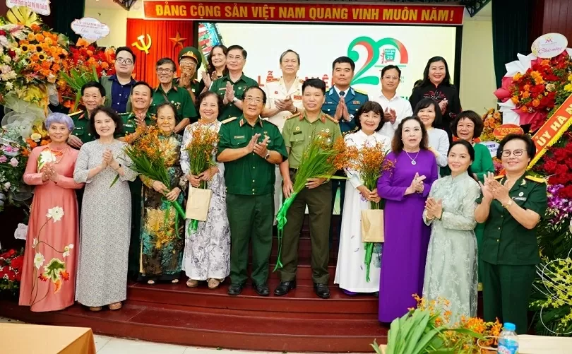Hành trình hai thập kỷ lan tỏa những giá trị nhân văn của Câu lạc bộ Mãi mãi tuổi 20 Hành trình hai thập kỷ lan tỏa những giá trị nhân văn của Câu lạc bộ Mãi mãi tuổi 20