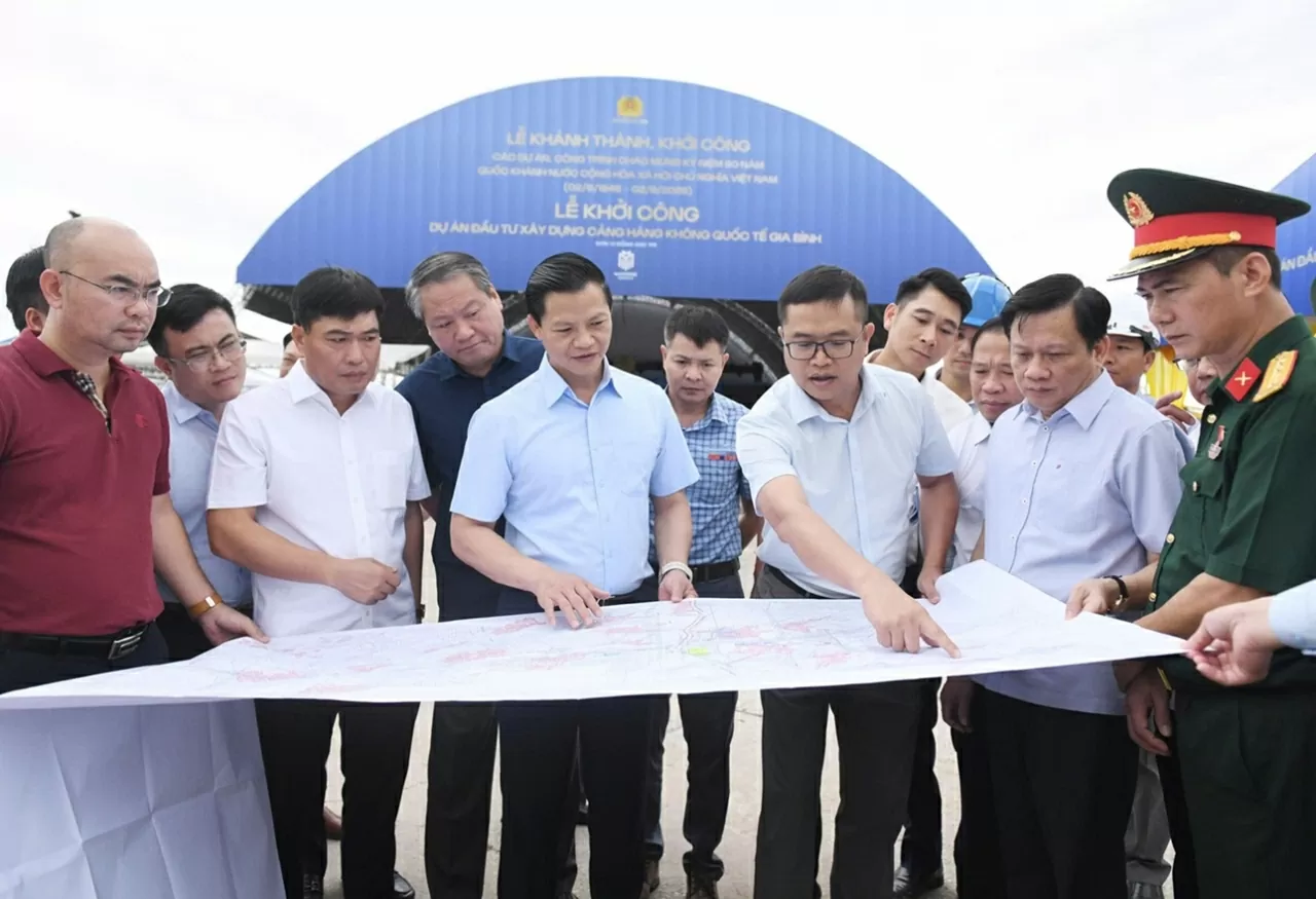 Đồng chí Vương Quốc Tuấn biểu dương tinh thần tích cực triển khai các phần việc được giao của các đơn vị. (Ảnh: Dương Hoàn)