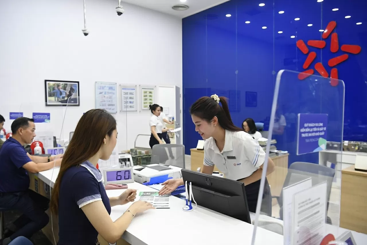 MB hiện là đứng đầu thị trường về quy mô giao dịch trên kênh số và tỷ lệ khách hàng số và là ngân hàng đầu tiên tại Việt Nam số hóa toàn trình tín dụng doanh nghiệp, rút ngắn thời gian xử lý khoản vay xuống 48 giờ.
