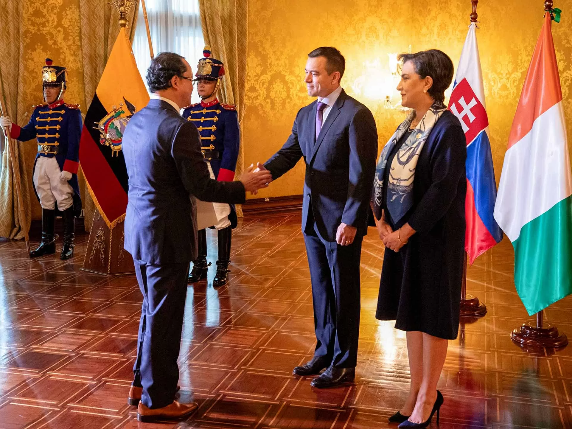 Đại sứ Nguyễn Việt Cường trình Thư ủy nhiệm lên Tổng thống Ecuador Đại sứ Nguyễn Việt Cường trình Thư ủy nhiệm lên Tổng thống Ecuador