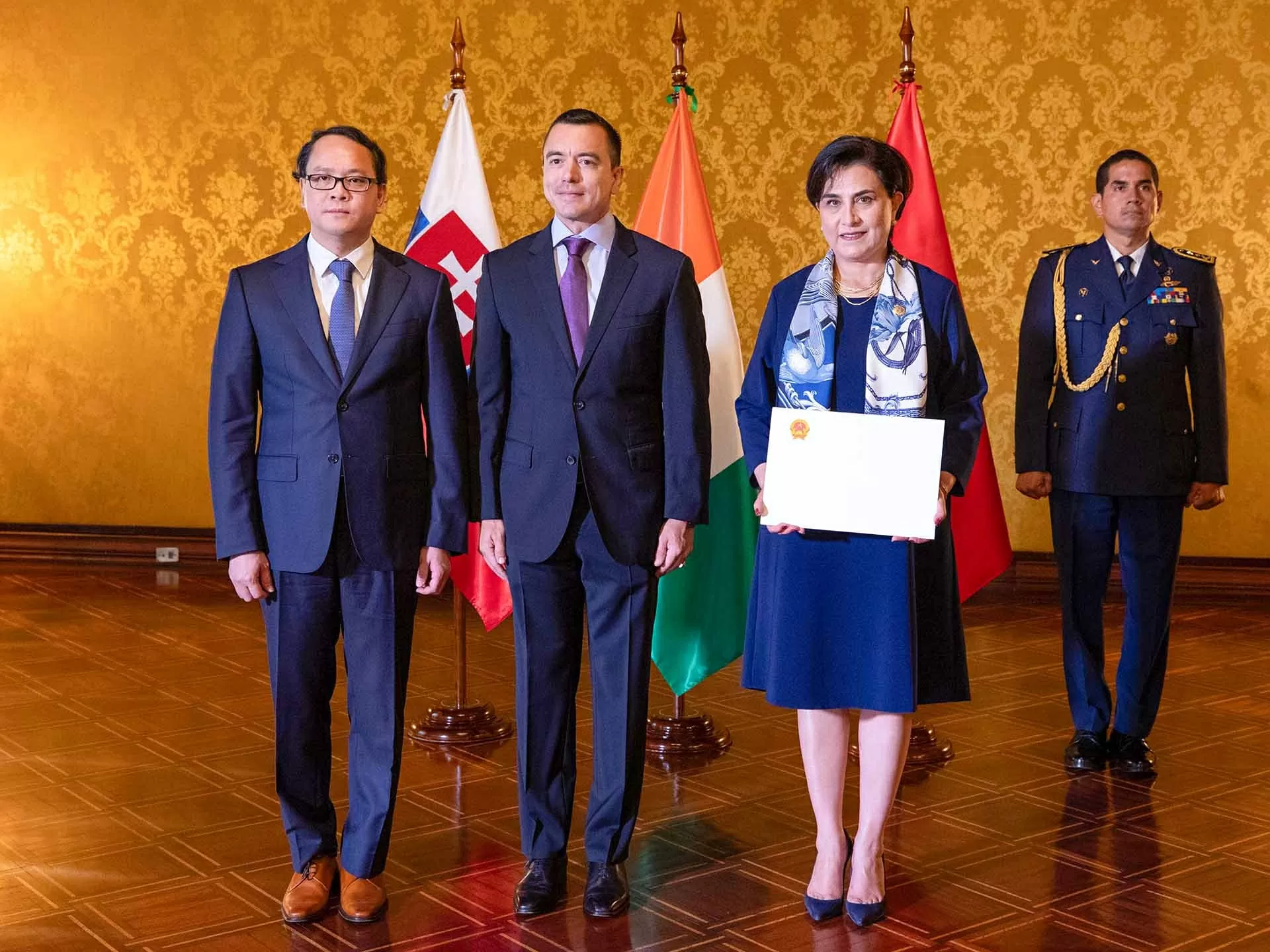 Đại sứ Nguyễn Việt Cường trình Thư ủy nhiệm lên Tổng thống Ecuador Đại sứ Nguyễn Việt Cường trình Thư ủy nhiệm lên Tổng thống Ecuador