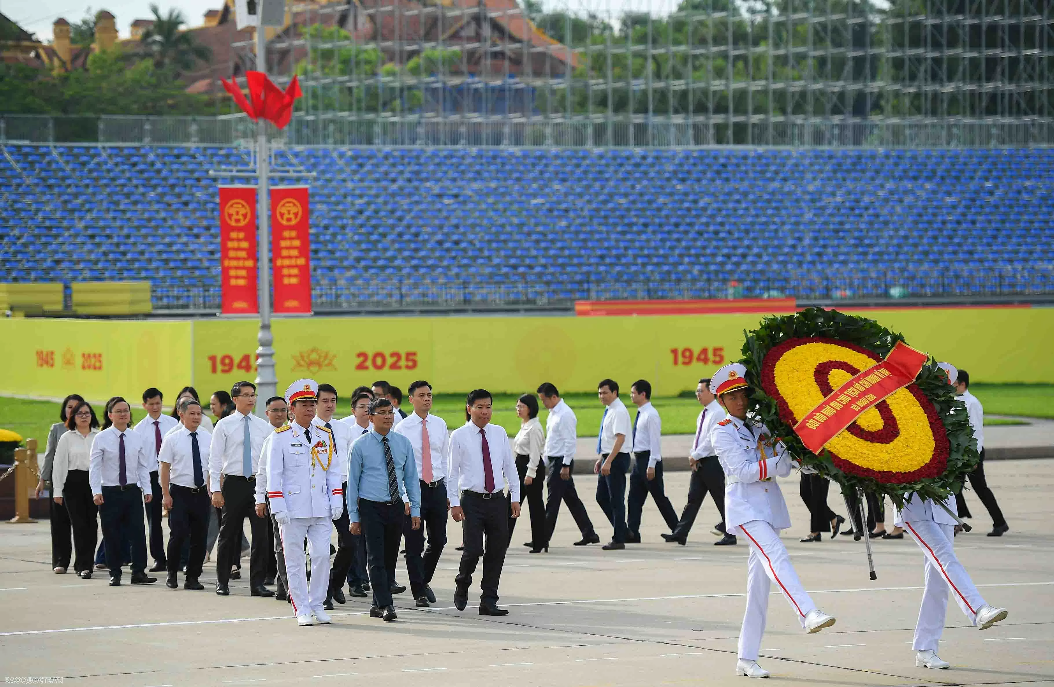 Đoàn Bộ Ngoại giao vào Lăng viếng Chủ tịch Hồ Chí Minh Đoàn Bộ Ngoại giao vào Lăng viếng Chủ tịch Hồ Chí Minh