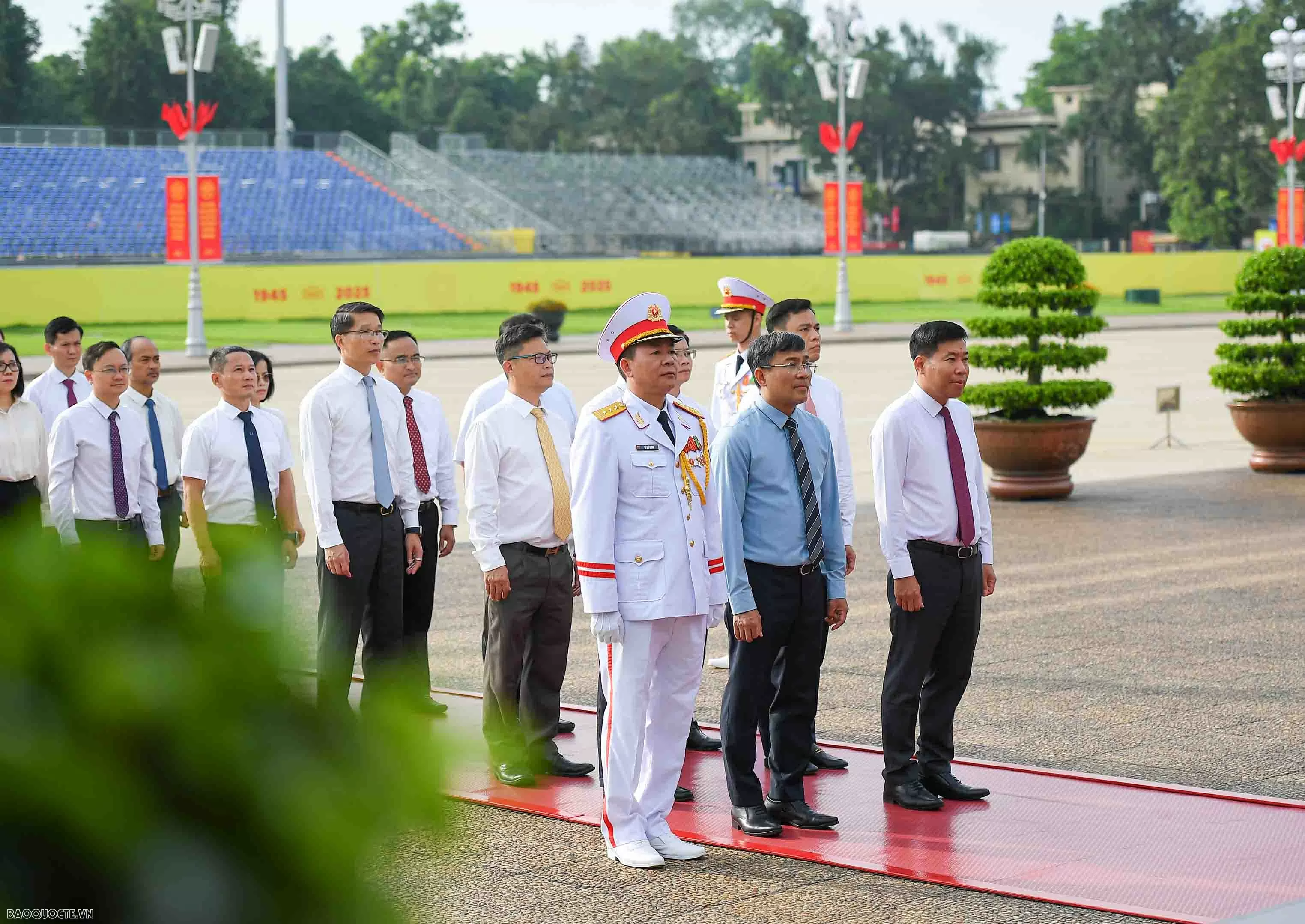 Đoàn Bộ Ngoại giao vào Lăng viếng Chủ tịch Hồ Chí Minh Đoàn Bộ Ngoại giao vào Lăng viếng Chủ tịch Hồ Chí Minh