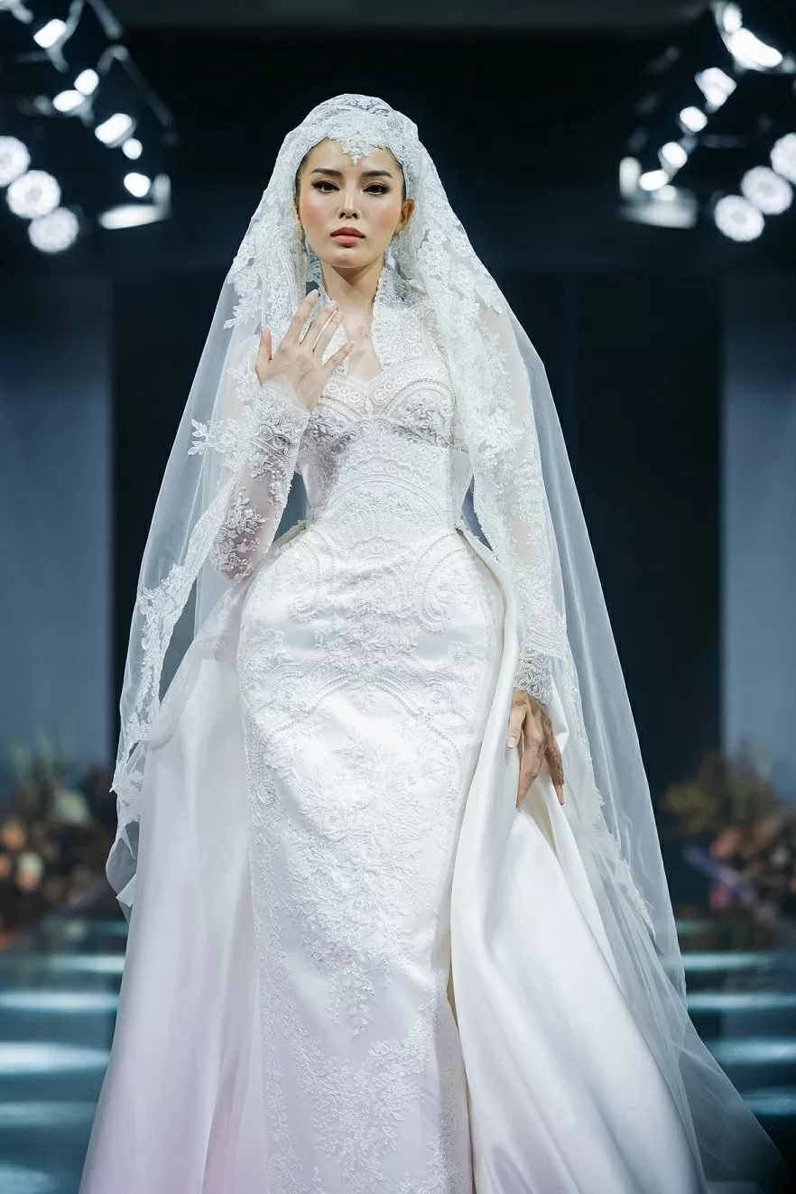 Hoa hậu Kỳ Duyên trình diễn thời trang cưới phong cách thanh lịch, lãng mạn