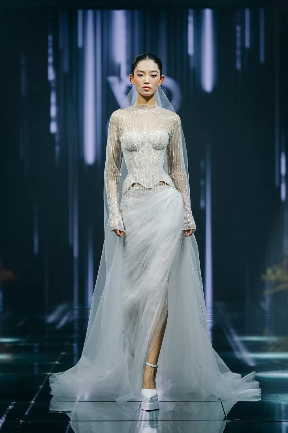 Hoa hậu Kỳ Duyên trình diễn thời trang cưới phong cách thanh lịch, lãng mạn Hoa hậu Kỳ Duyên trình diễn thời trang cưới phong cách thanh lịch, lãng mạn