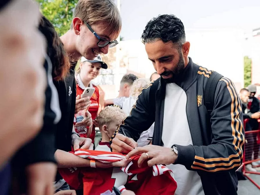 Neville tiến cử 2 thủ môn cho Man Utd sau trận thua Arsenal