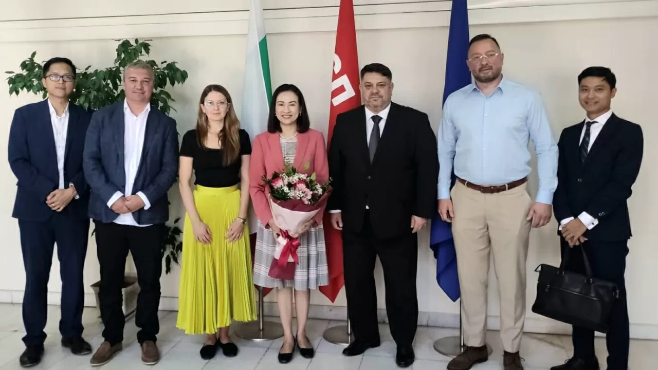 Lãnh đạo Bulgaria ủng hộ hợp tác với Việt Nam thông qua kênh đảng và trong các lĩnh vực môi trường, thể thao, thanh niên Lãnh đạo Bulgaria ủng hộ hợp tác với Việt Nam thông qua kênh đảng và trong các lĩnh vực môi trường, thể thao, thanh niên