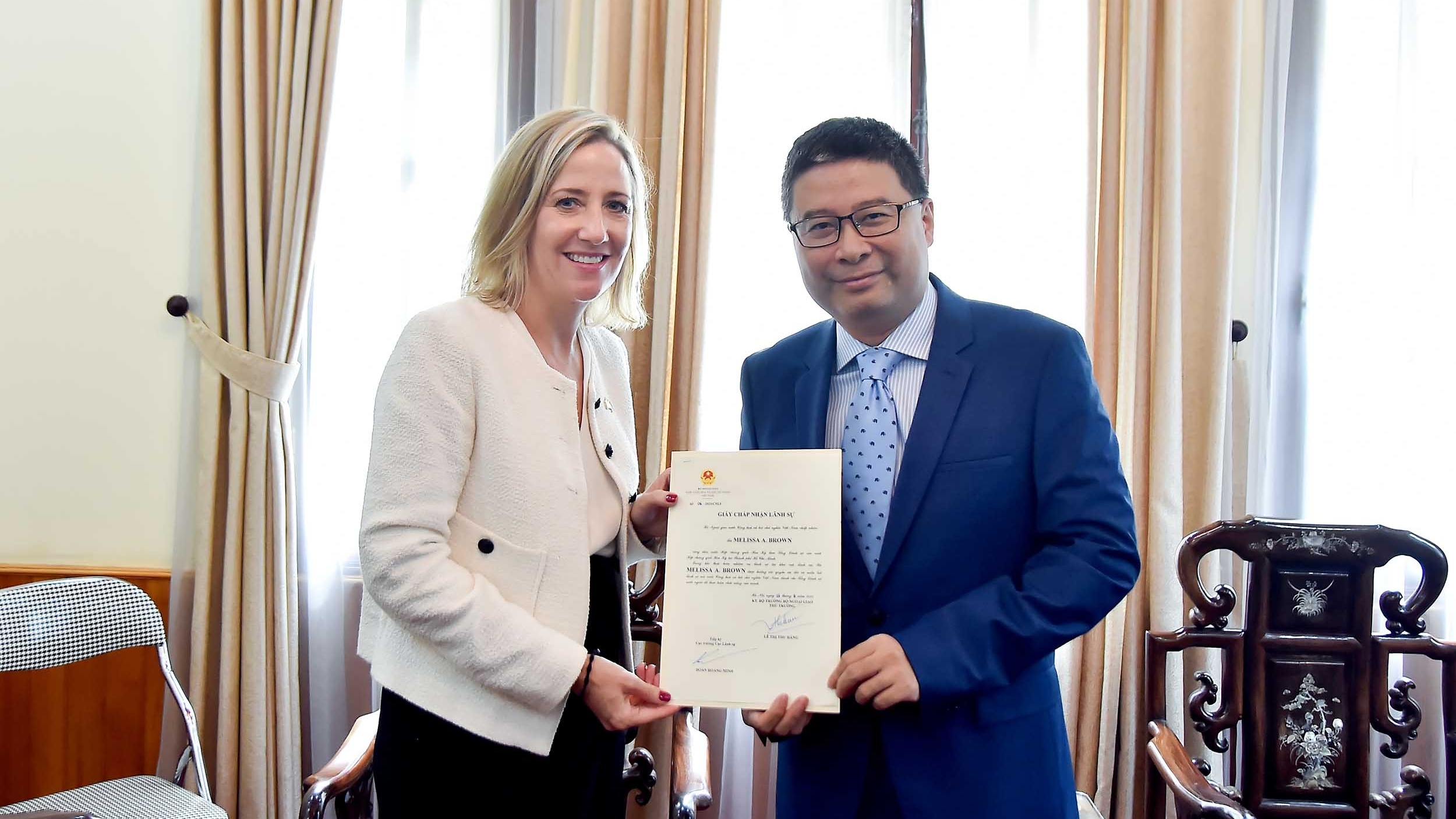 trao giay chap nhan lanh su cho tan tong lanh su hoa ky tai tp ho chi minh