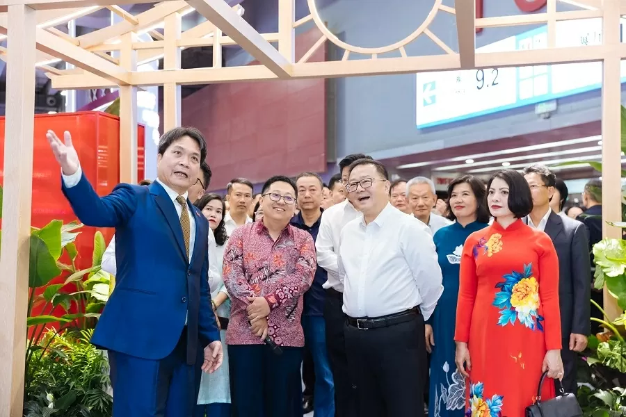 Không gian văn hóa Việt Nam gây ấn tượng sâu sắc ở Lễ hội sách quốc tế tại Quảng Đông, Trung Quốc Không gian văn hóa Việt Nam gây ấn tượng sâu sắc ở Lễ hội sách quốc tế tại Quảng Đông, Trung Quốc