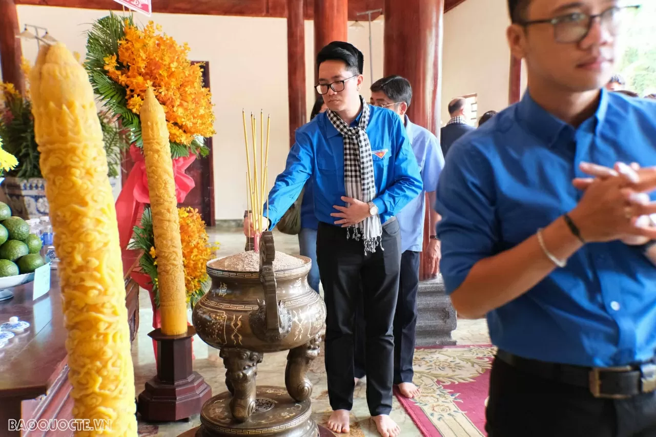 Hành trình Về nguồn của tuổi trẻ ngành Ngoại giao: Tri ân, kế thừa và tiếp bước Hành trình Về nguồn của tuổi trẻ ngành Ngoại giao: Tri ân, kế thừa và tiếp bước