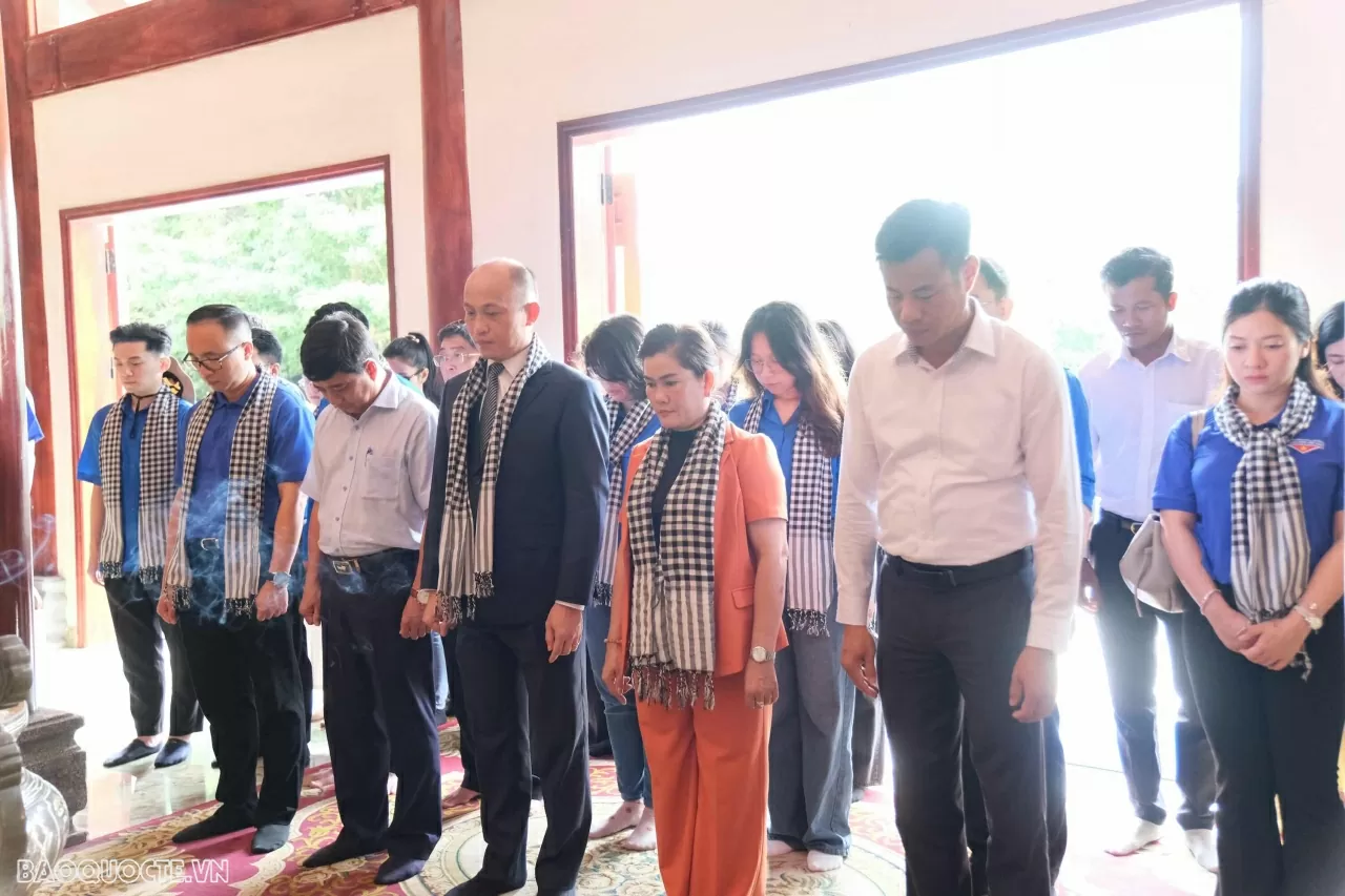 Hành trình “Về nguồn” của tuổi trẻ ngành Ngoại giao: Tri ân, kế thừa và tiếp bước Hành trình “Về nguồn” của tuổi trẻ ngành Ngoại giao: Tri ân, kế thừa và tiếp bước