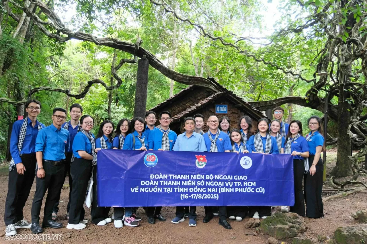 Hành trình Về nguồn của tuổi trẻ ngành Ngoại giao: Tri ân, kế thừa và tiếp bước Hành trình Về nguồn của tuổi trẻ ngành Ngoại giao: Tri ân, kế thừa và tiếp bước