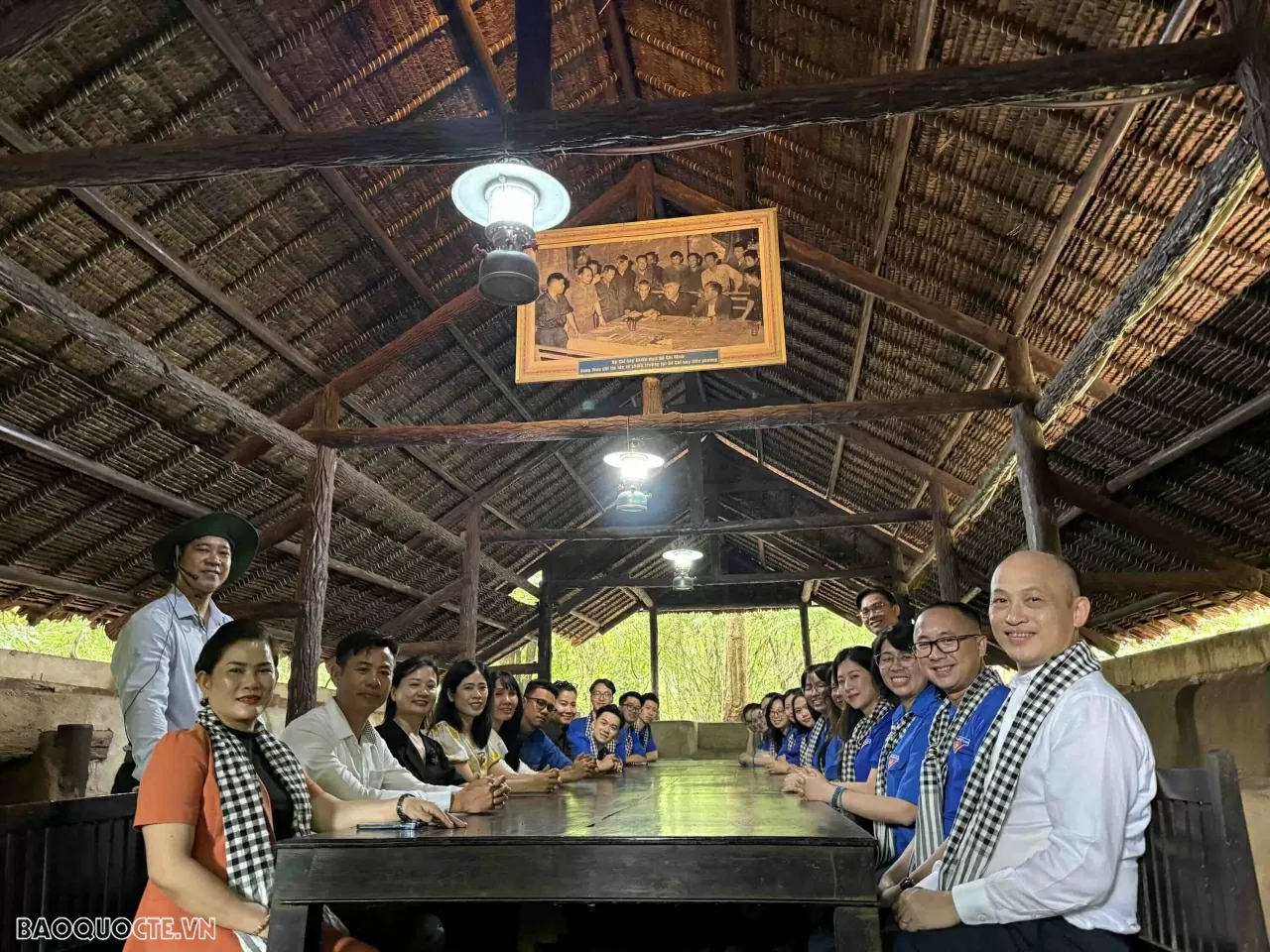 Hành trình “Về nguồn” của tuổi trẻ ngành Ngoại giao: Tri ân, kế thừa và tiếp bước Hành trình “Về nguồn” của tuổi trẻ ngành Ngoại giao: Tri ân, kế thừa và tiếp bước