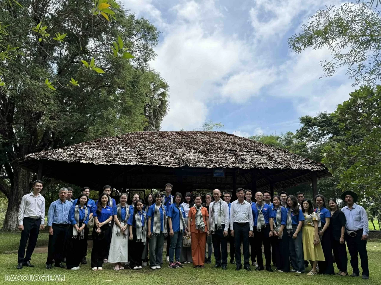 Hành trình Về nguồn của tuổi trẻ ngành Ngoại giao: Tri ân, kế thừa và tiếp bước Hành trình Về nguồn của tuổi trẻ ngành Ngoại giao: Tri ân, kế thừa và tiếp bước