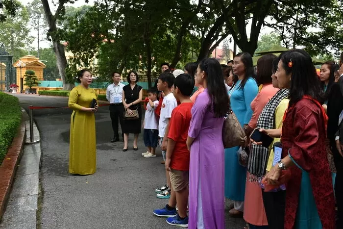 Hoạt động ngoại khoá ý nghĩa của giáo viên kiều bào tại quê hương