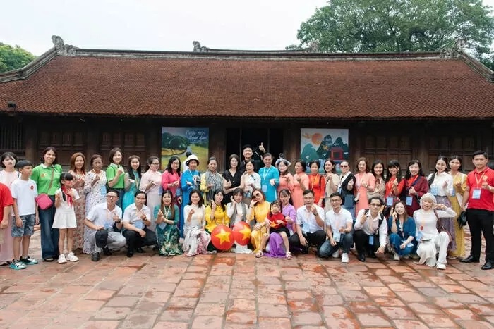 Hoạt động ngoại khoá ý nghĩa của giáo viên kiều bào tại quê hương Hoạt động ngoại khoá ý nghĩa của giáo viên kiều bào tại quê hương