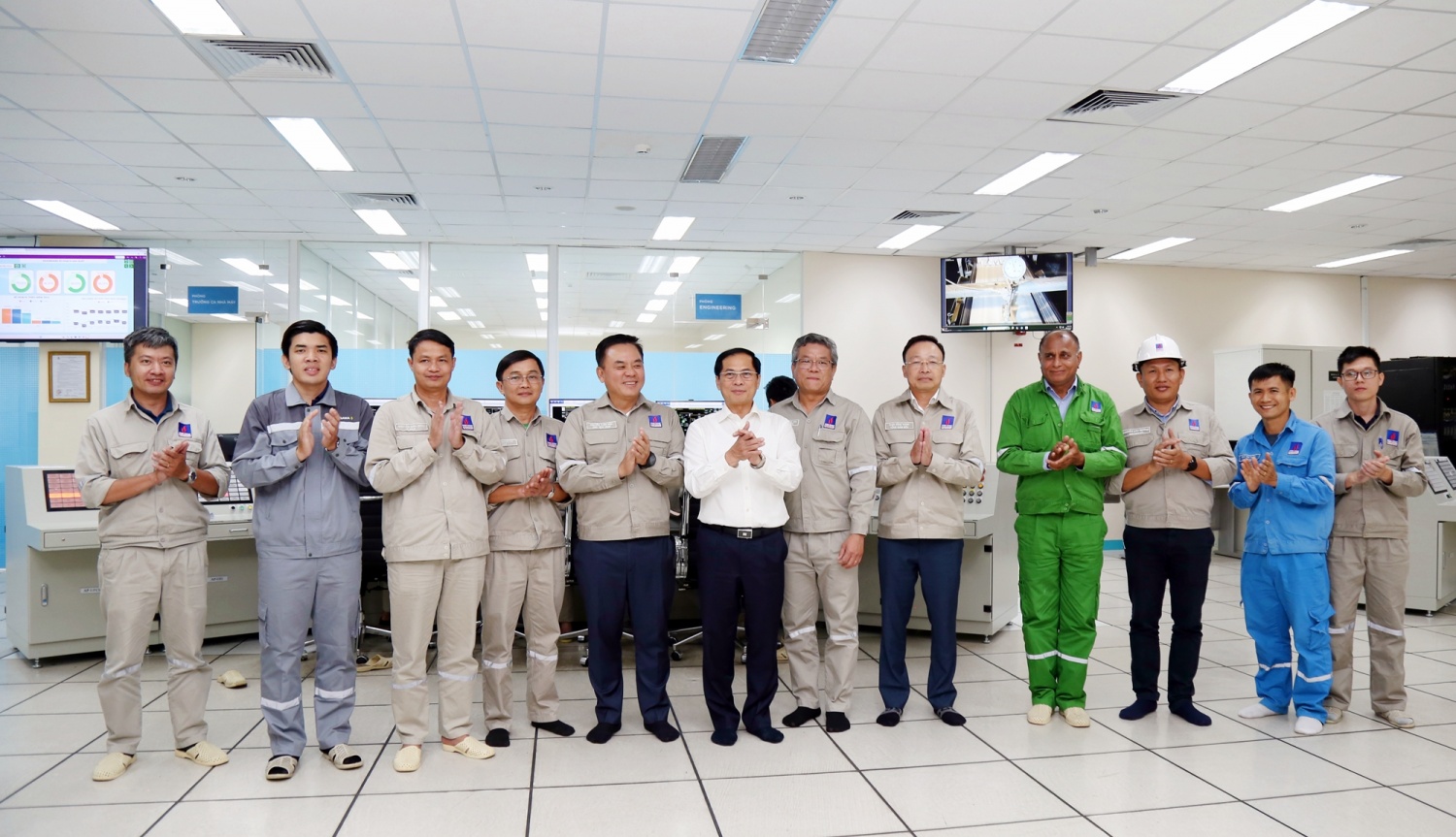 Phó Thủ tướng, Bộ trưởng Ngoại giao Bùi Thanh Sơn thăm và làm việc tại Nhà máy Đạm Phú Mỹ, PetroVietnam