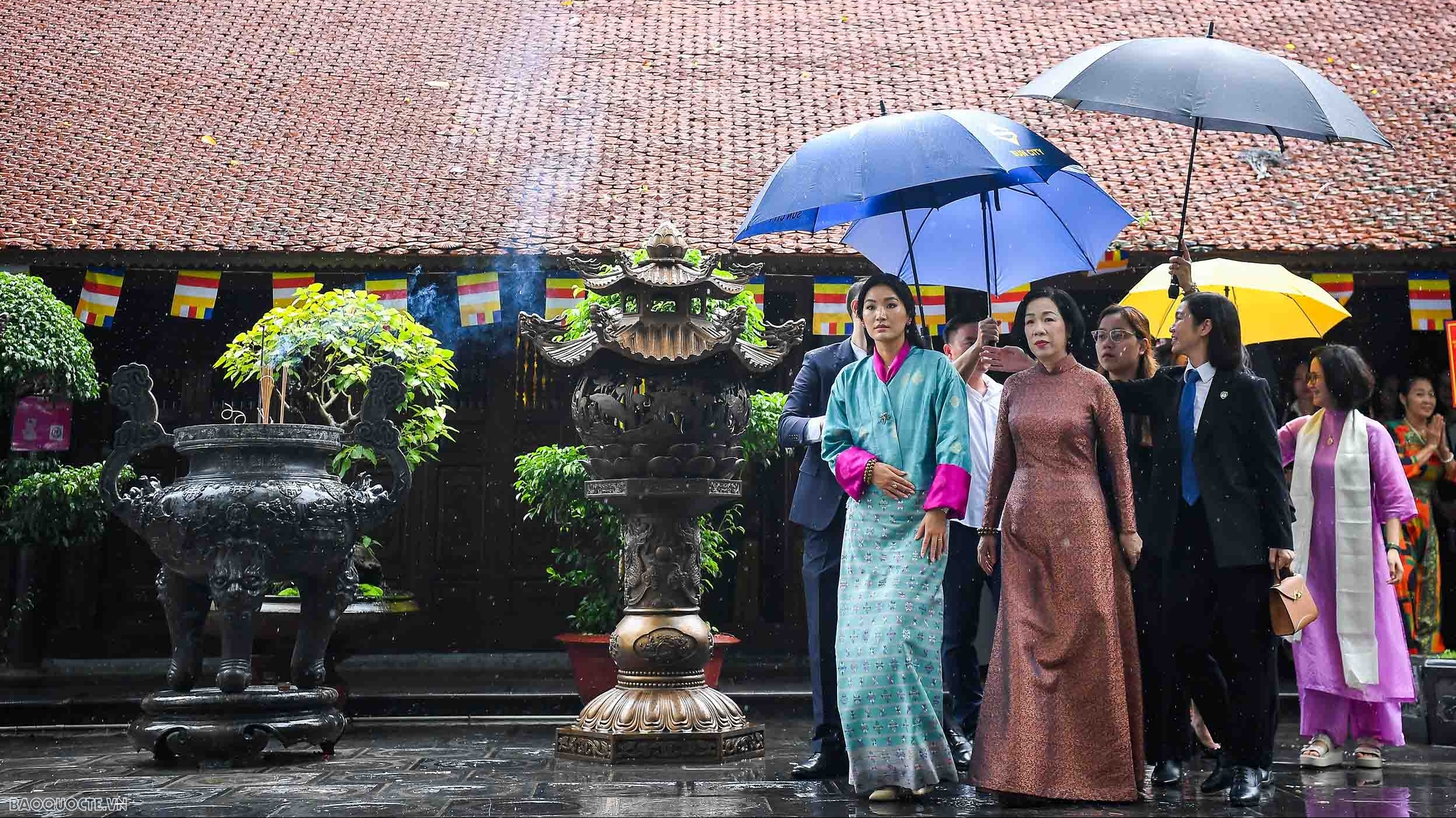 phu nhan chu tich nuoc va hoang hau bhutan tham chua tran quoc